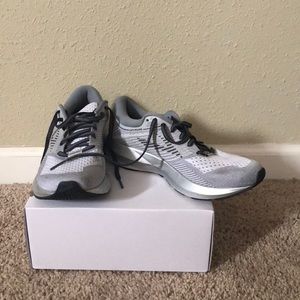 Brooks Levitate Running Shoes